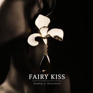 New Vintage Style Handmade Enamel Iris Studs